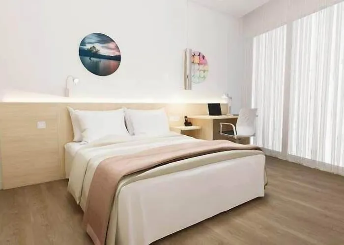 Sh Campus Lyceum Hotel Moncada