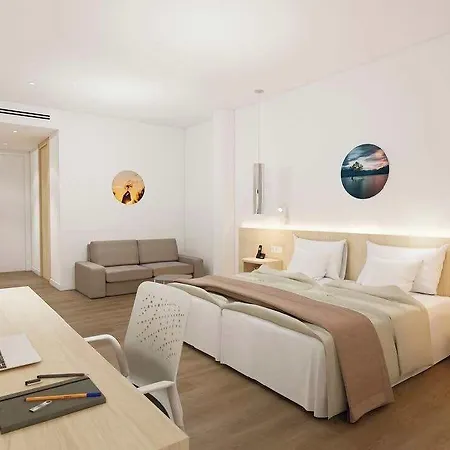 Sh Campus Lyceum مونكادا